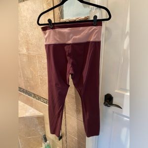 Athleta Crunch 7/8 Tight. Size L.
